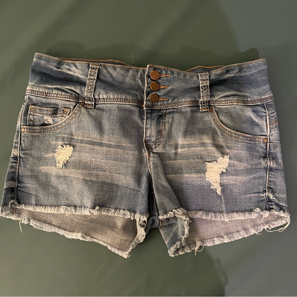 Women frayed jean shorts